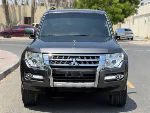 2017 ميتسوبيشي باجيرو GLS