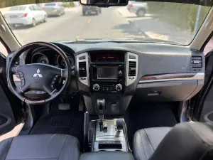 2017 ميتسوبيشي باجيرو GLS