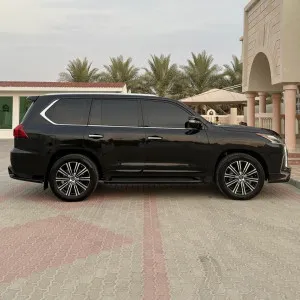 2021 لكزس أل أكس ٥٧٠
