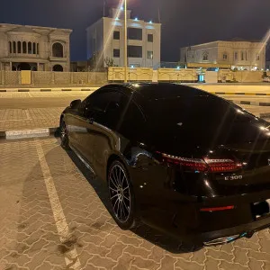 2021 مرسيدس-بنز الفئة - E E300