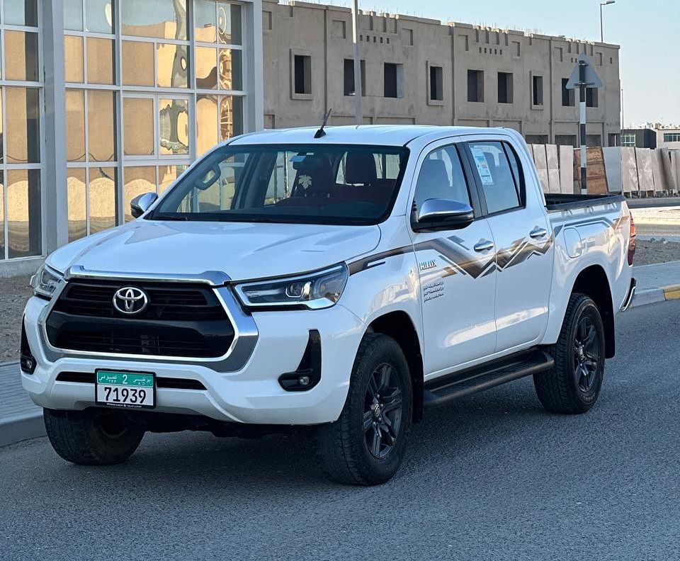 2024 Toyota Hilux DLX