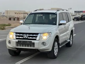 2013 ميتسوبيشي باجيرو GLS