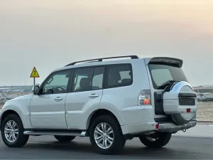 2013 ميتسوبيشي باجيرو GLS