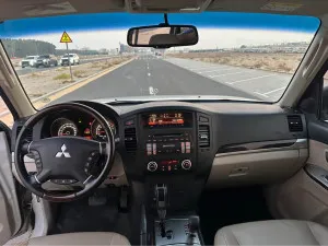 2013 ميتسوبيشي باجيرو GLS