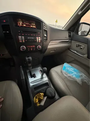 2013 ميتسوبيشي باجيرو GLS