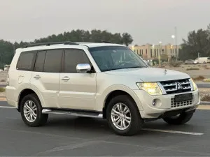 2013 ميتسوبيشي باجيرو GLS