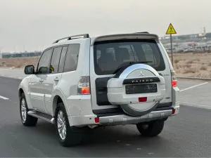 2013 ميتسوبيشي باجيرو GLS