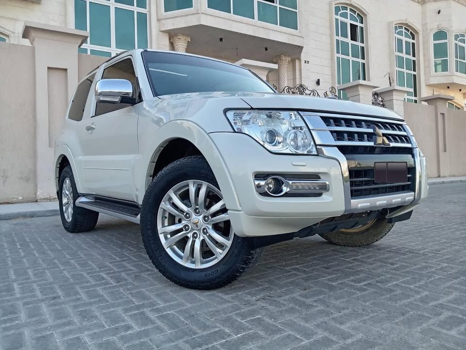 2018 ميتسوبيشي باجيرو Signature Edition