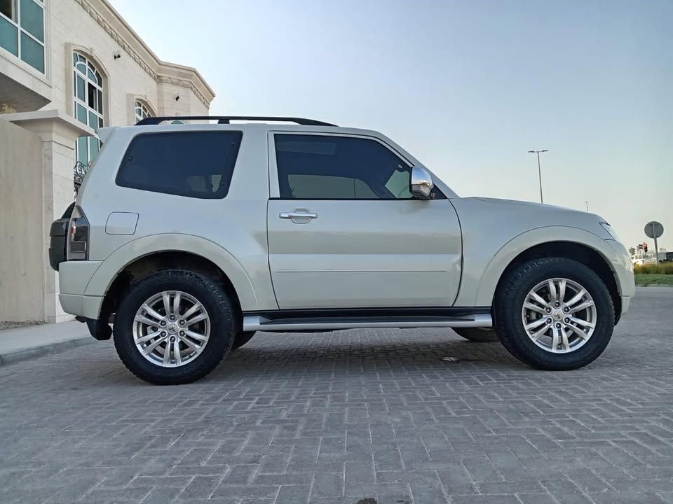 2018 ميتسوبيشي باجيرو Signature Edition