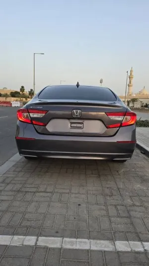 2021 هوندا أكورد DX