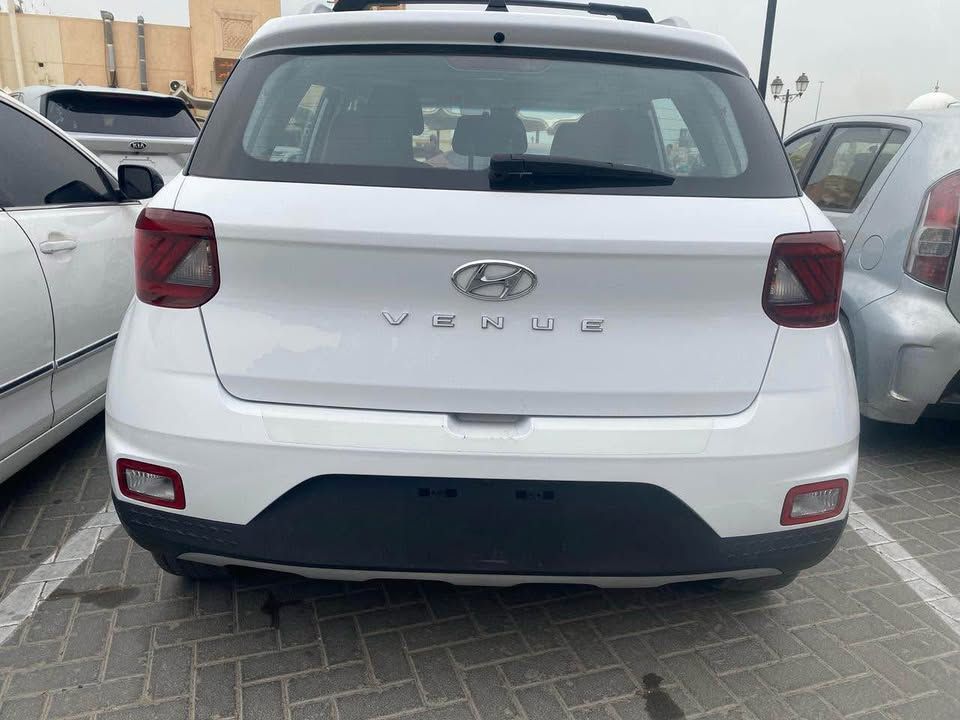 2021 هيونداي فينيو SE