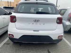 2021 هيونداي فينيو SE
