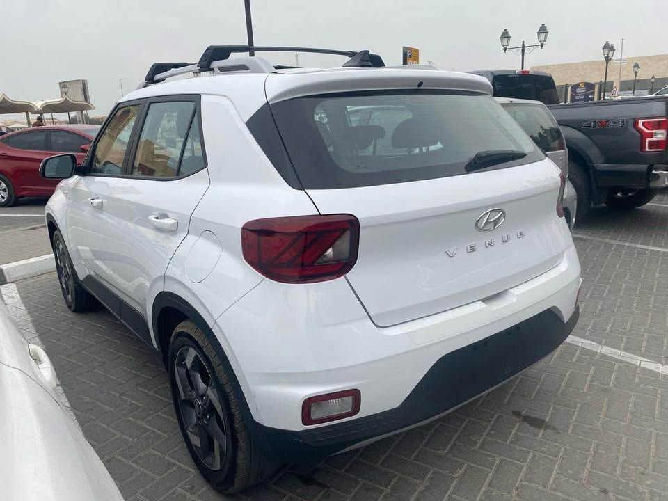 2021 هيونداي فينيو SE