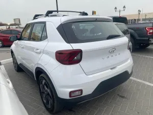 2021 هيونداي فينيو SE