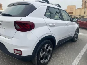 2021 هيونداي فينيو SE
