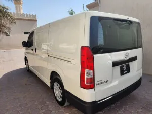 2021 تويوتا هياس Commuter