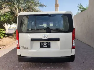 2021 تويوتا هياس Commuter