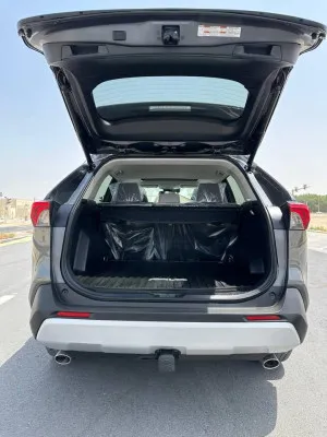 2024 تويوتا راف ٤ XLE