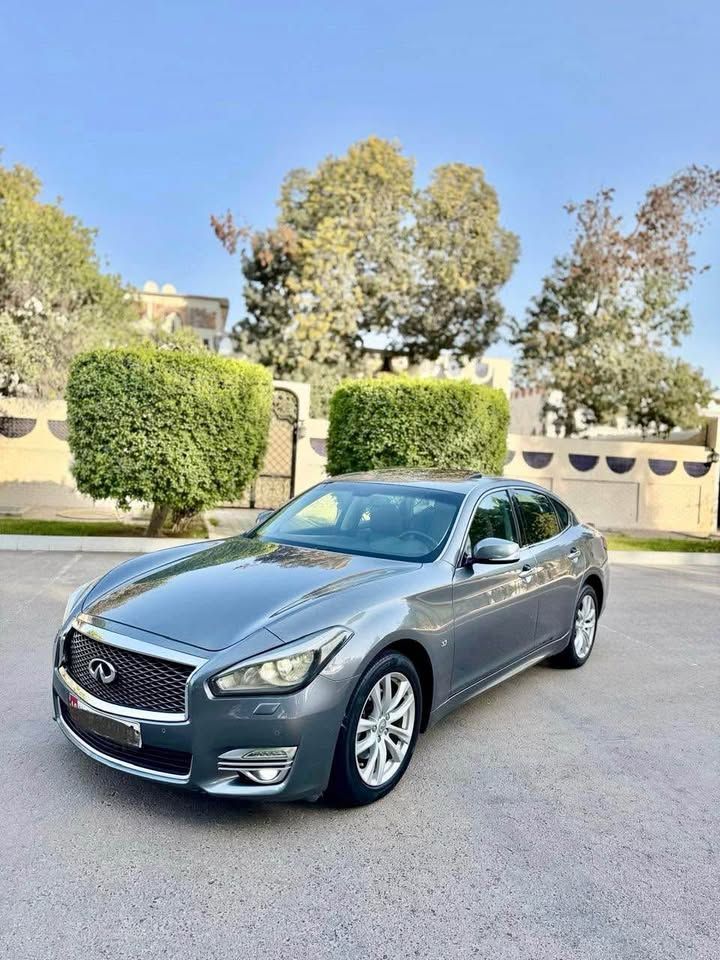 2016 Infiniti Q70 LUXE