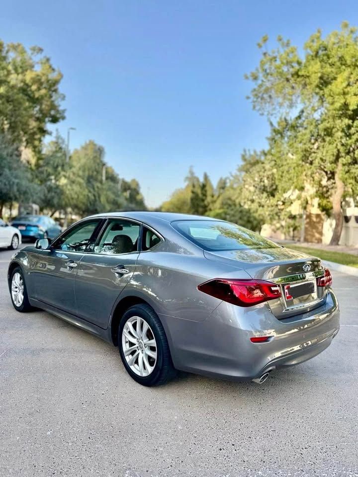 2016 Infiniti Q70 LUXE