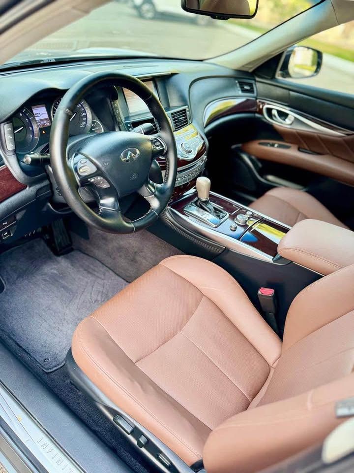 2016 Infiniti Q70 LUXE