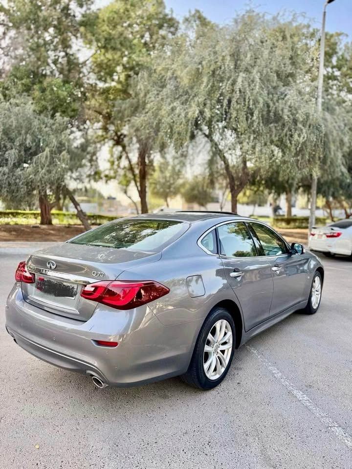 2016 Infiniti Q70 LUXE