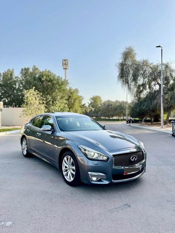 2016 Infiniti Q70 LUXE