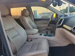 2015 جييب جراند شيروكي Laredo E