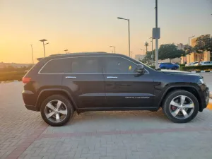 2015 جييب جراند شيروكي Laredo E