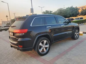 2015 جييب جراند شيروكي Laredo E