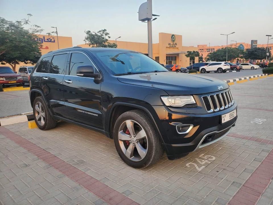 2015 جييب جراند شيروكي Laredo E