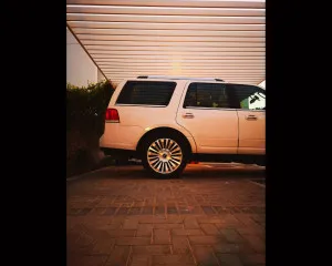 2015 لينكولن نافيجيتور Standard