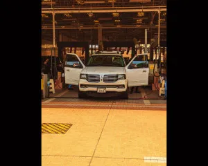 2015 لينكولن نافيجيتور Standard