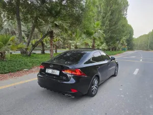 2019 لكزس اي اس IS 300