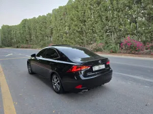 2019 لكزس اي اس IS 300