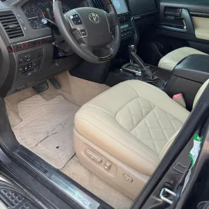 2011 Toyota Land Cruiser GXR