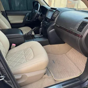 2011 Toyota Land Cruiser GXR