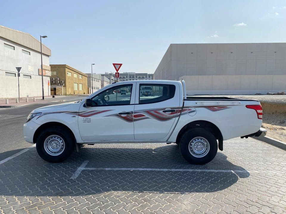 2017 ميتسوبيشي أل٢٠٠ single-cab