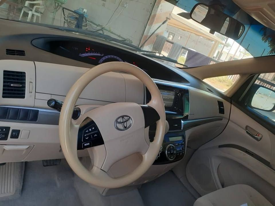 2014 تويوتا بريفيا Limited