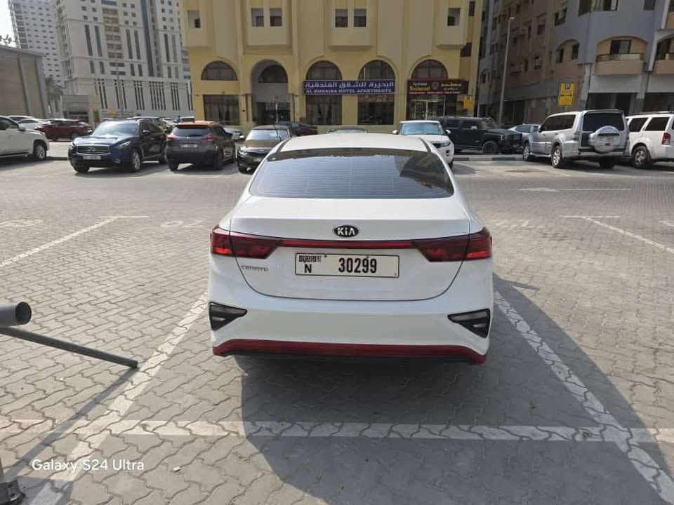 2024 كيا سيراتو EX hatchback