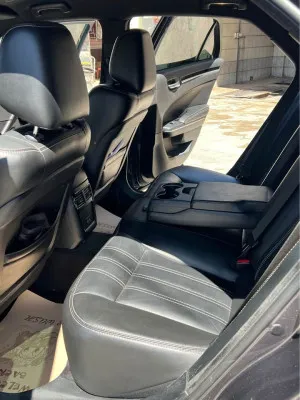 2019 كرايسلر ٣٠٠ S