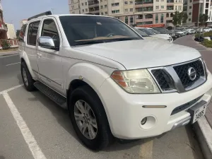 2008 نيسان باثفايندر LE
