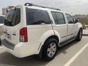 2008 نيسان باثفايندر LE