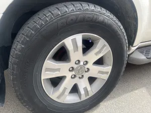 2008 نيسان باثفايندر LE