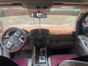 2008 نيسان باثفايندر LE