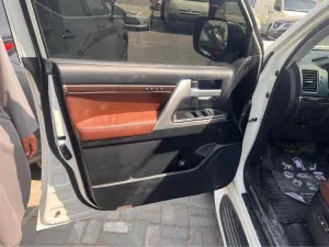 2017 Toyota Land Cruiser VXR
