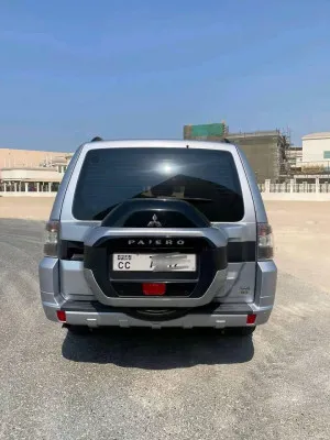 2016 ميتسوبيشي باجيرو GLS