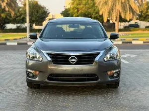 نيسان ألتيما SLموديل 2015خليجى فتحةبصمة داخلية وخارجية كرسى كهرباءشاشة كاميرا بحالة ممتازة