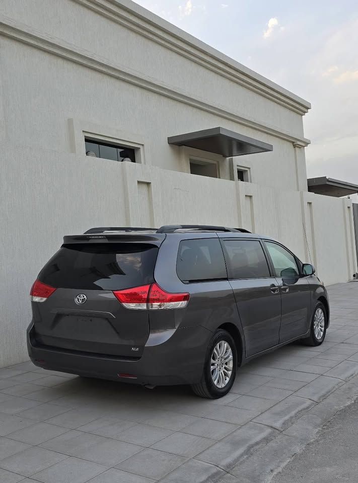 2011 Toyota Sienna XLE