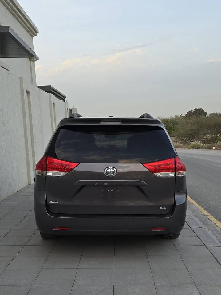 2011 Toyota Sienna XLE
